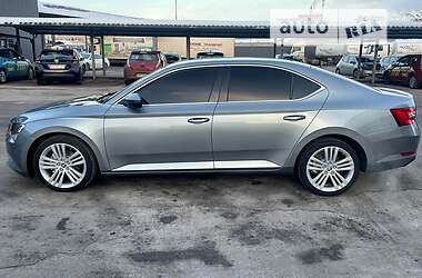 Лифтбек Skoda Superb 2016 в 