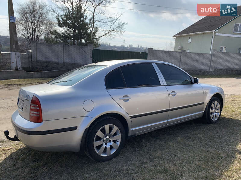 Лифтбек Skoda Superb 2002 в Днепре