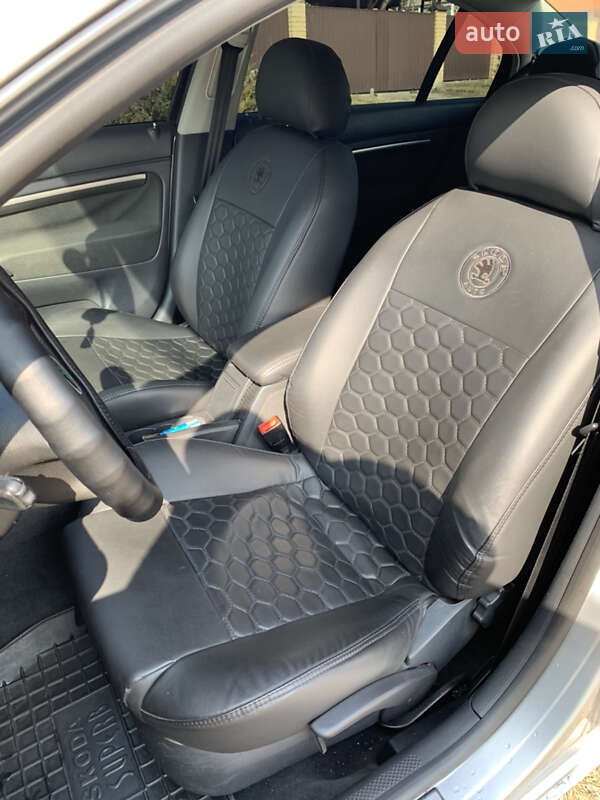 Лифтбек Skoda Superb 2002 в Днепре