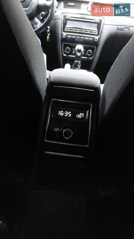 Лифтбек Skoda Superb 2012 в Рахове