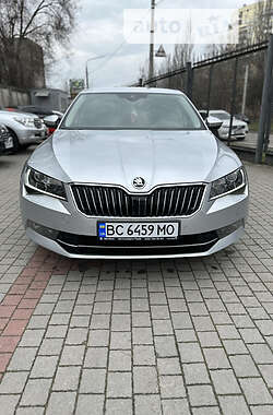 Лифтбек Skoda Superb 2016 в 