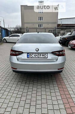 Лифтбек Skoda Superb 2016 в 