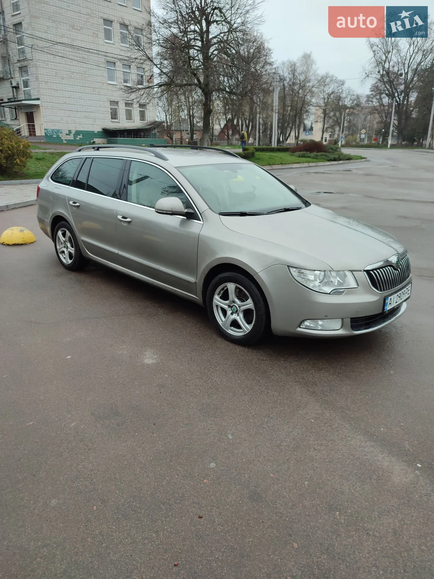 2010 Skoda Superb - мініатюра 3