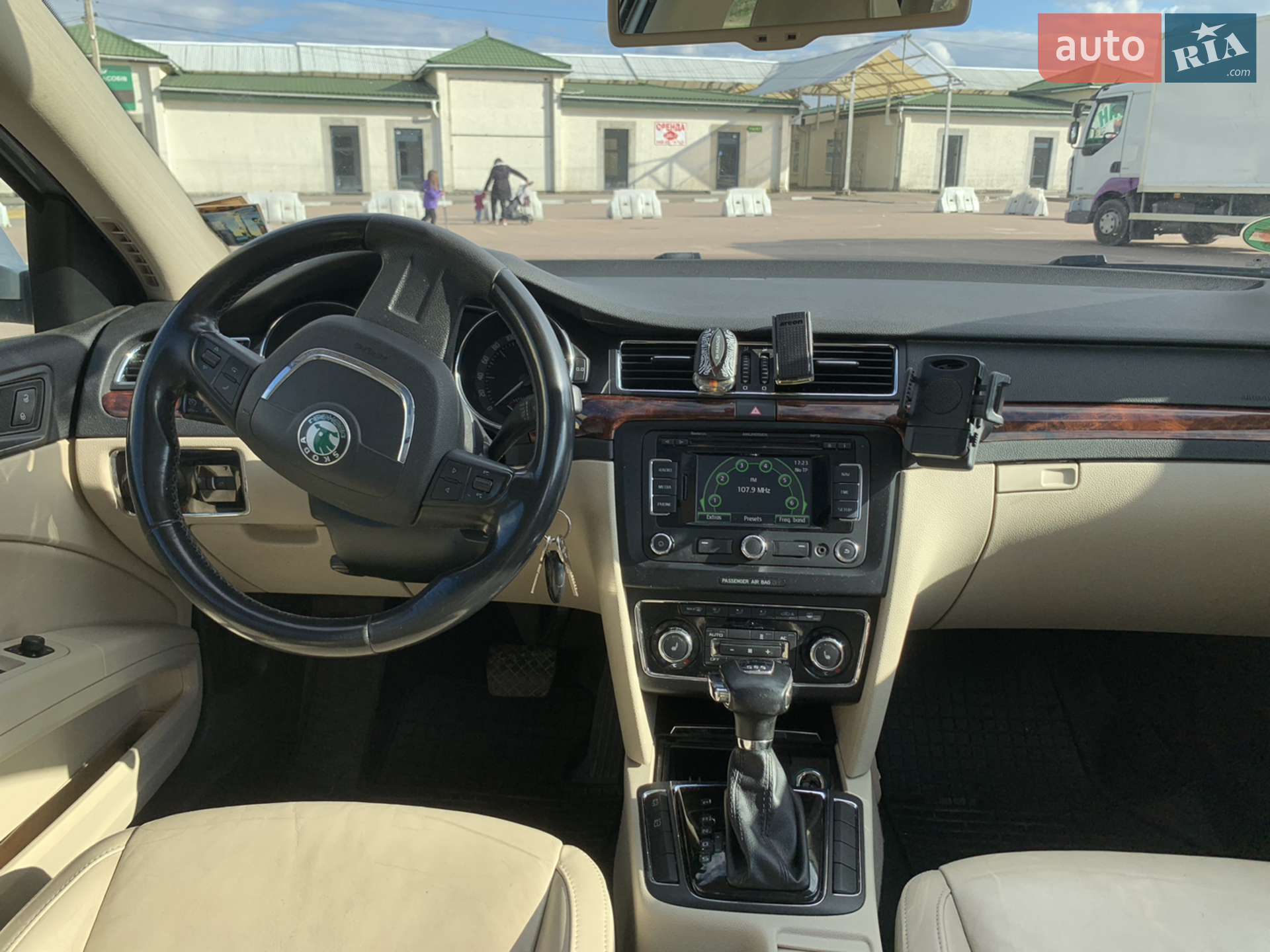 2010 Skoda Superb - мініатюра 11