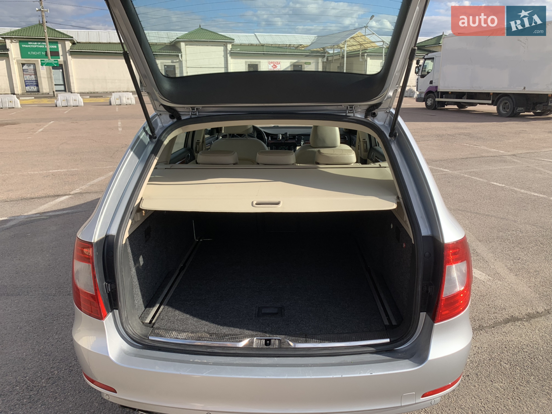 2010 Skoda Superb - мініатюра 13