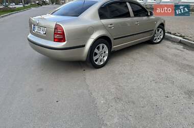 Лифтбек Skoda Superb 2005 в 