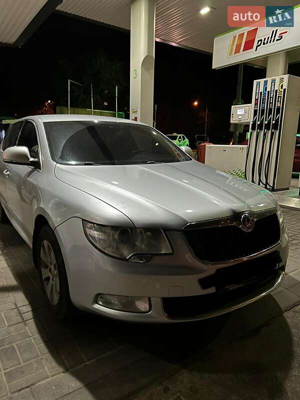 Лифтбек Skoda Superb 2010 в Запорожье