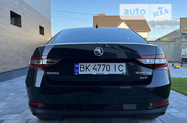 Лифтбек Skoda Superb 2018 в 
