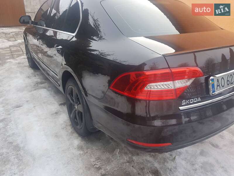 Седан Skoda Superb 2013 в Береговому