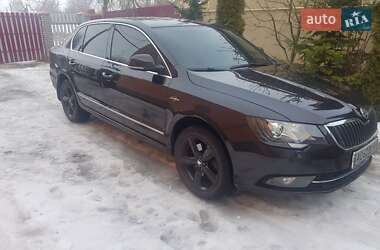 Седан Skoda Superb 2013 в Береговому