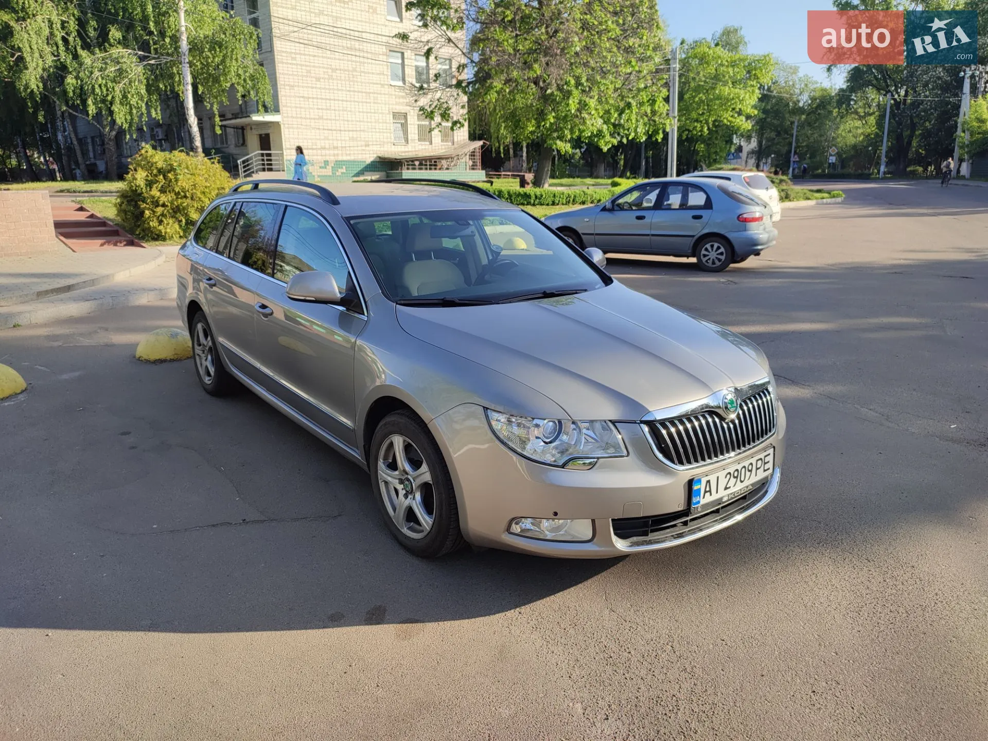 2010 Skoda Superb - мініатюра 18