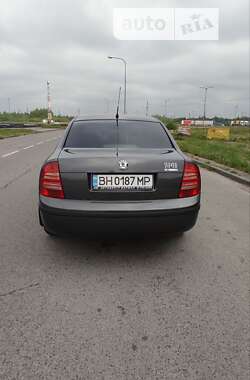 Лифтбек Skoda Superb 2003 в Львове