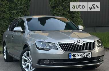 Лифтбек Skoda Superb 2014 в 