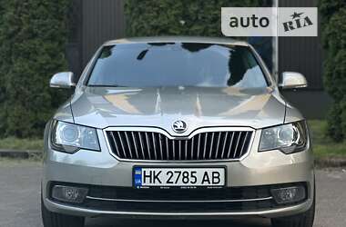Лифтбек Skoda Superb 2014 в 