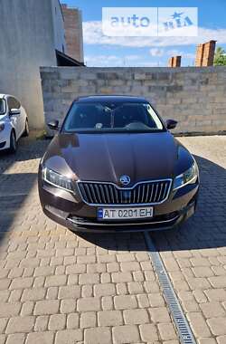 Лифтбек Skoda Superb 2016 в 