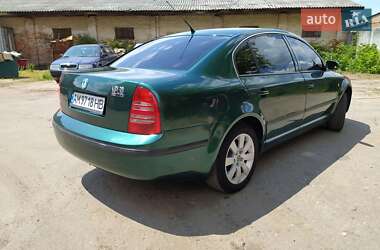 Лифтбек Skoda Superb 2004 в 