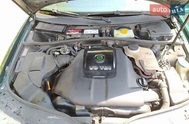 Лифтбек Skoda Superb 2004 в 