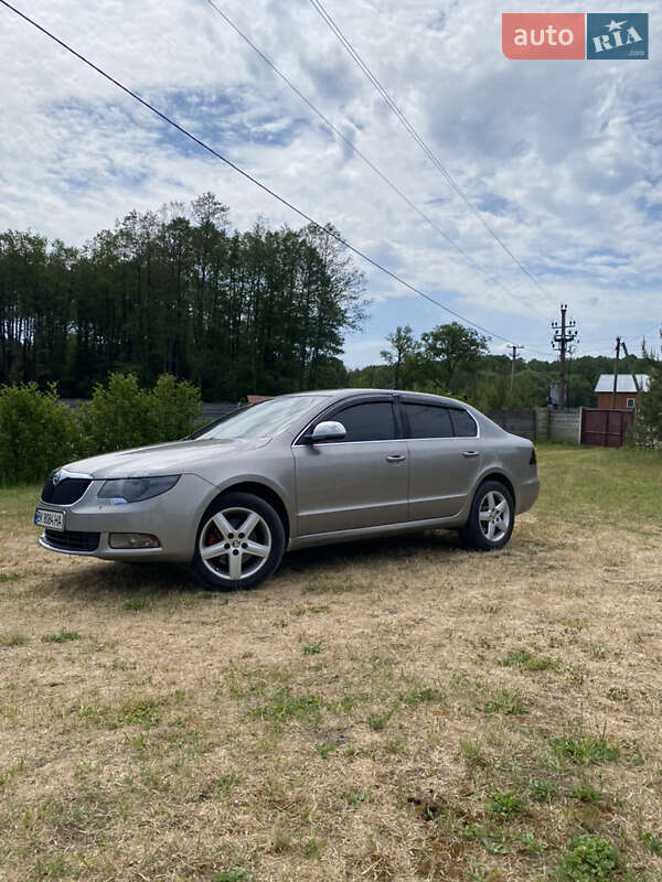 Ліфтбек Skoda Superb 2011 в Рівному
