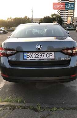 Лифтбек Skoda Superb 2016 в 