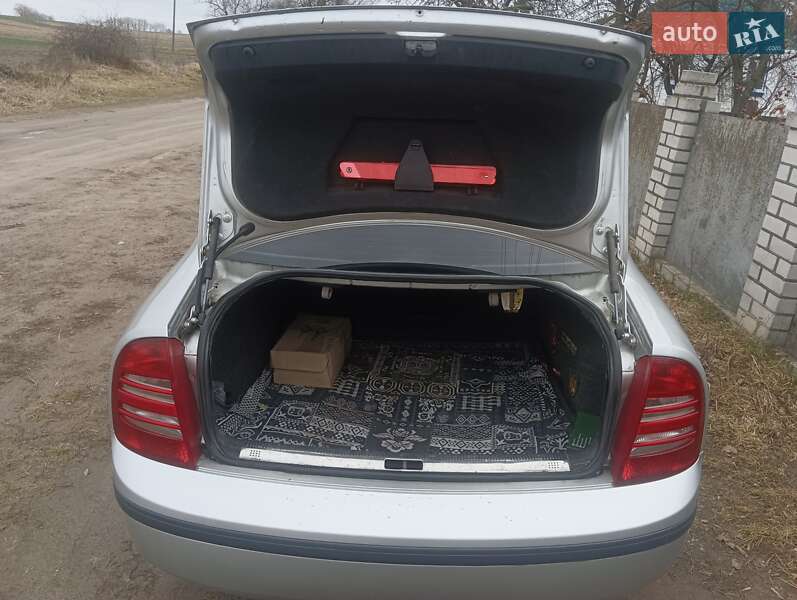 Ліфтбек Skoda Superb 2006 в Ружині
