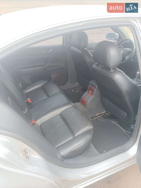 Ліфтбек Skoda Superb 2006 в Ружині