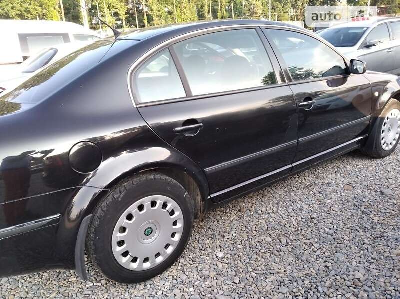 Лифтбек Skoda Superb 2003 в 