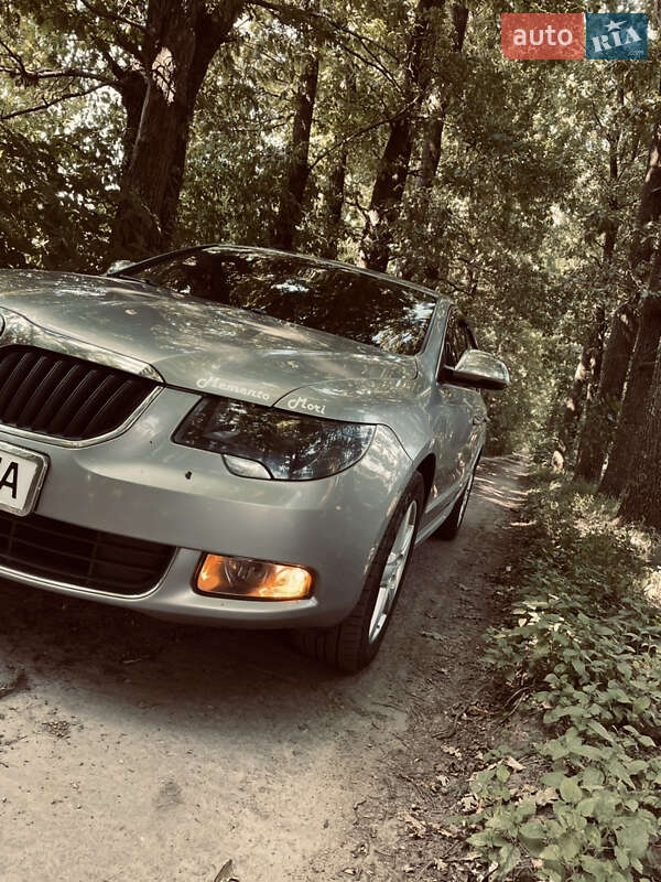 Ліфтбек Skoda Superb 2011 в Рівному