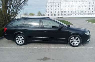 Универсал Skoda Superb 2011 в Нетешине