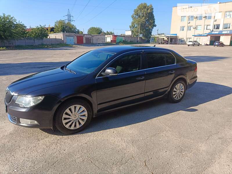 Лифтбек Skoda Superb 2012 в 