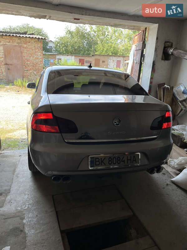 Ліфтбек Skoda Superb 2011 в Рівному