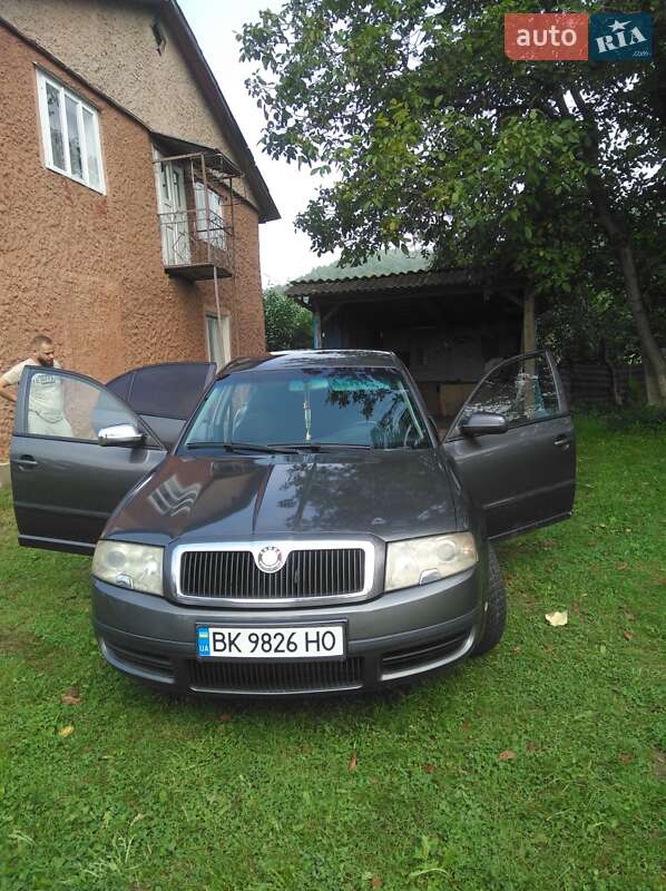 Лифтбек Skoda Superb 2004 в Львове