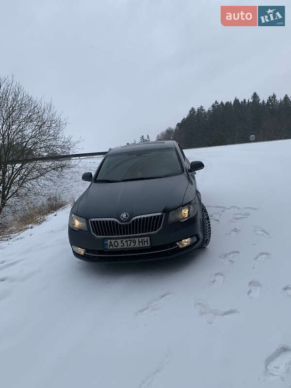 Лифтбек Skoda Superb 2013 в Тячеве