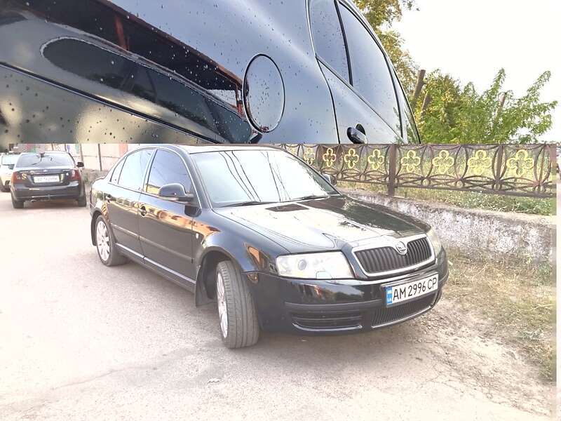 Лифтбек Skoda Superb 2006 в Коростене