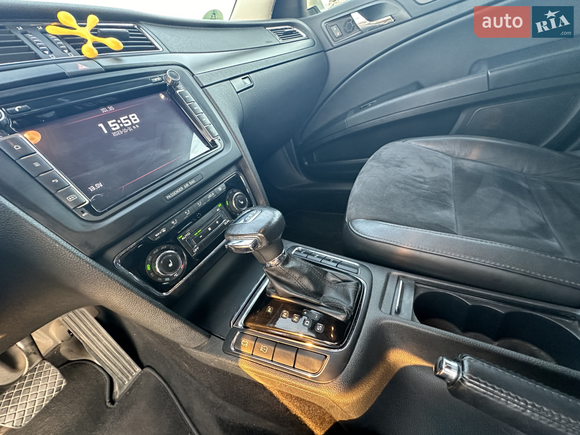 2010 Skoda Superb - мініатюра 7