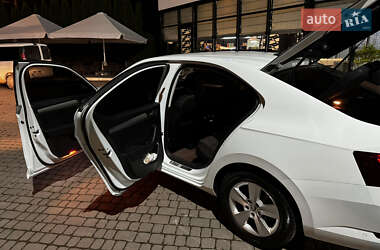Седан Skoda Superb 2017 в 