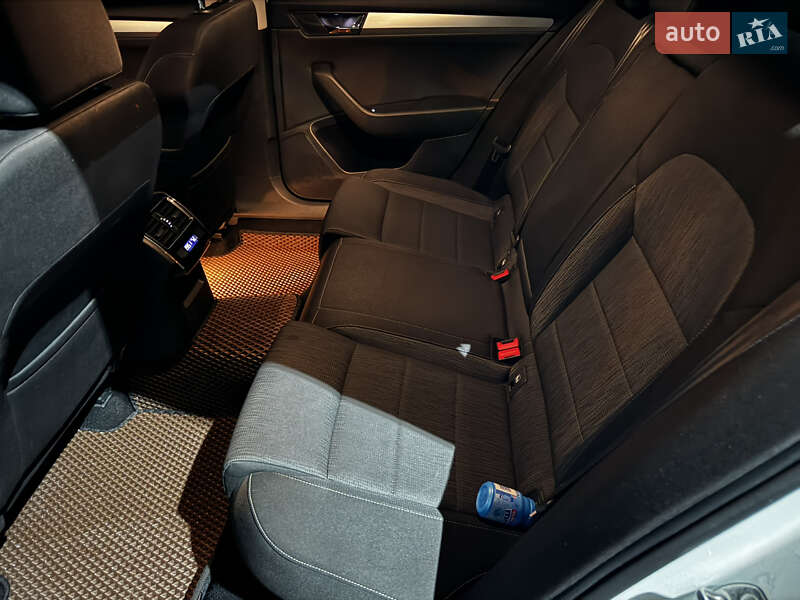 Седан Skoda Superb 2017 в Львові