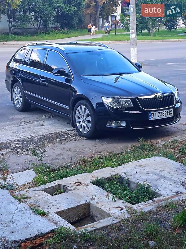 Універсал Skoda Superb 2010 в Гадячі