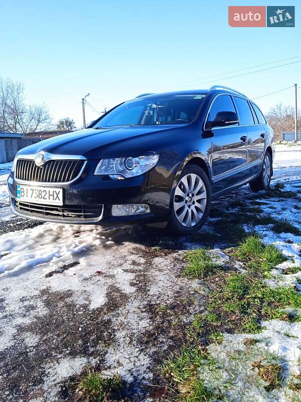 Універсал Skoda Superb 2010 в Гадячі