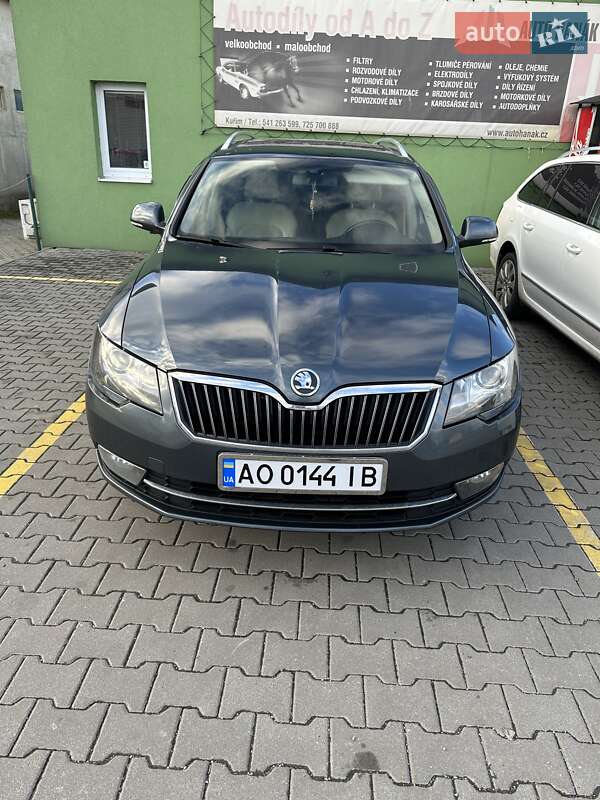 Универсал Skoda Superb 2014 в Ужгороде