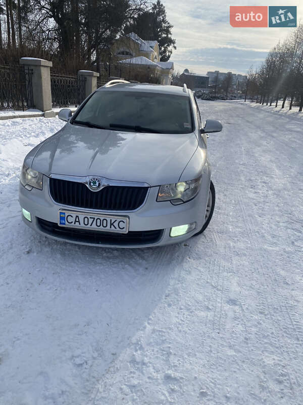 Универсал Skoda Superb 2012 в Умани