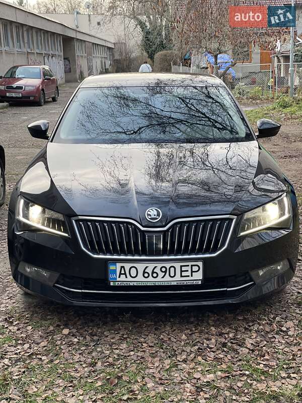 Лифтбек Skoda Superb 2016 в Иршаве