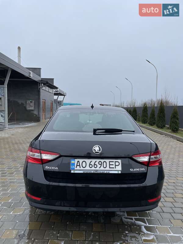 Лифтбек Skoda Superb 2016 в Иршаве