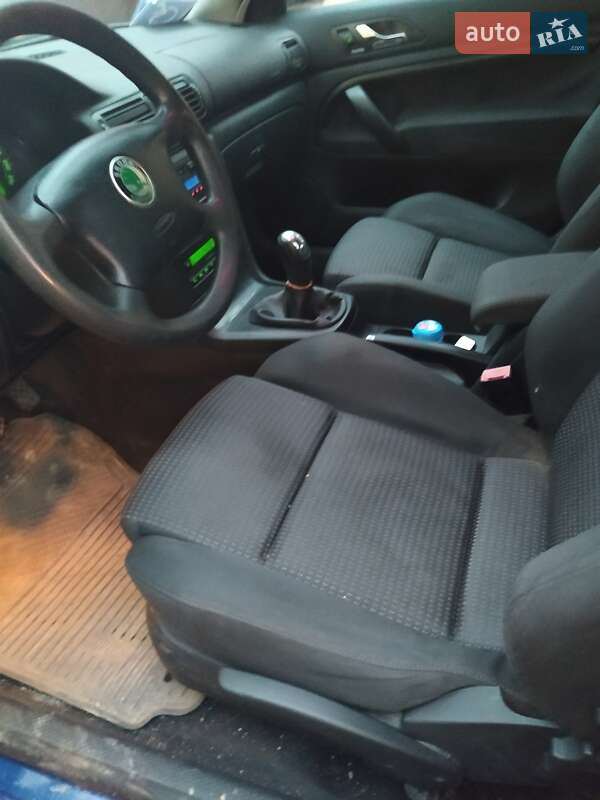 Лифтбек Skoda Superb 2003 в Мостиске