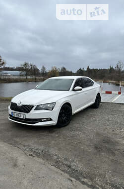 Лифтбек Skoda Superb 2015 в Киеве