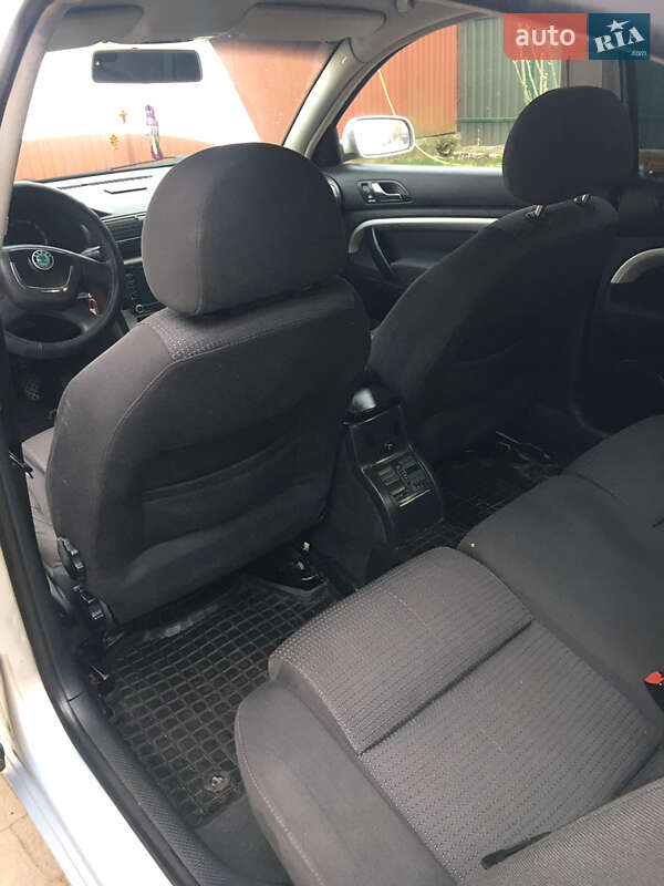 Лифтбек Skoda Superb 2006 в Ужгороде