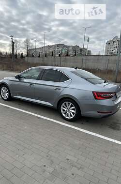 Лифтбек Skoda Superb 2016 в Киеве