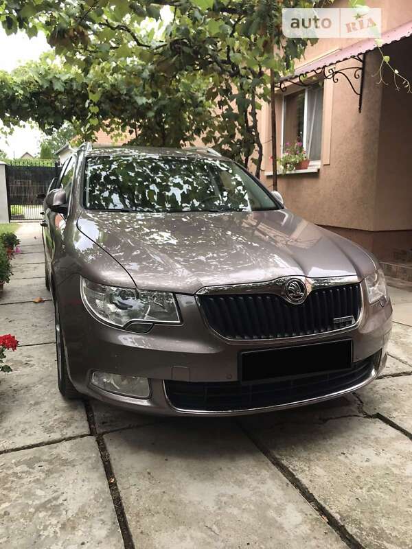 Універсал Skoda Superb 2010 в Береговому