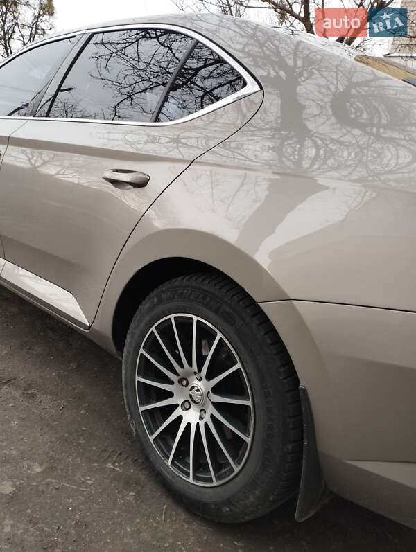 Лифтбек Skoda Superb 2016 в Изяславе