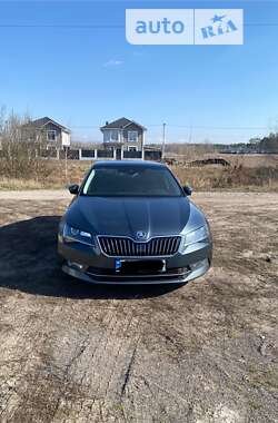 Лифтбек Skoda Superb 2017 в Буче