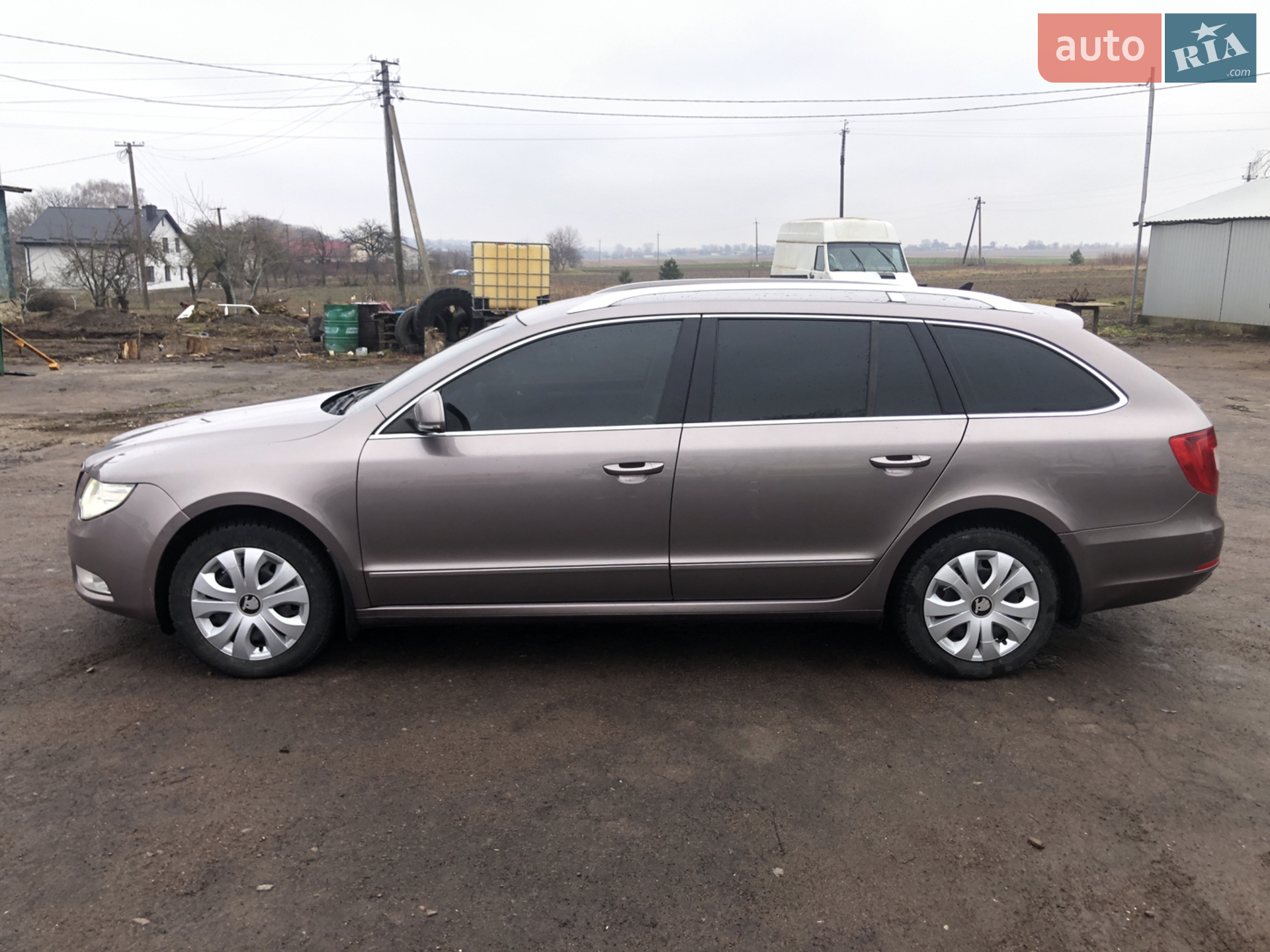 2010 Skoda Superb - мініатюра 3